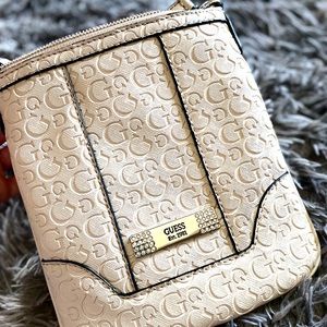 Guess crossbody. Creamy white colour.